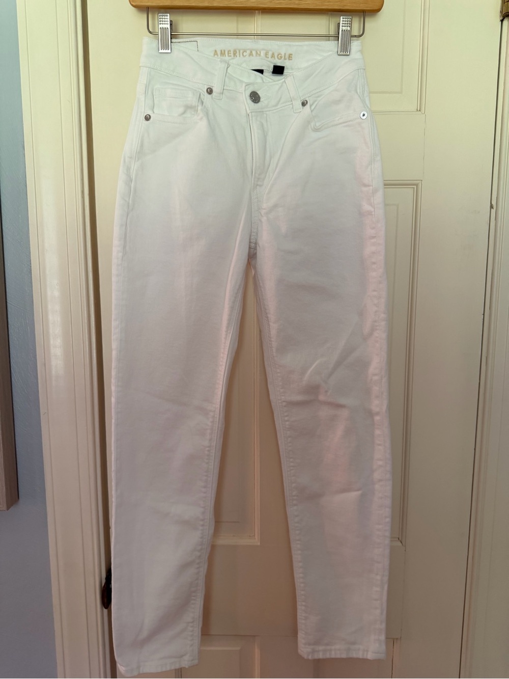 American Eagle Outfitters White High-Rise Mom Jeans